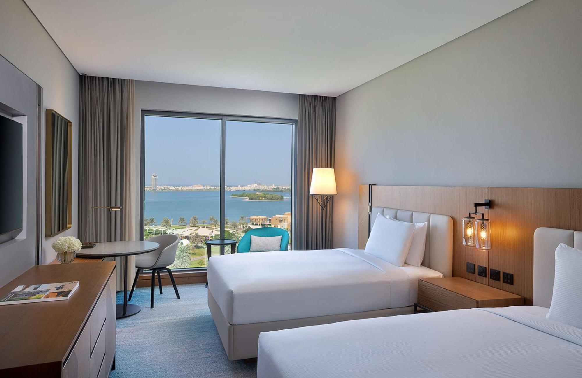 Doubletree By Hilton Sharjah Waterfront Hotel And Residences Esterno foto
